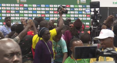 الاحتفال بالهدفين والصعود بالعلامة الكاملة.. لقطات من مباراة السنغال وغينيا (صور)